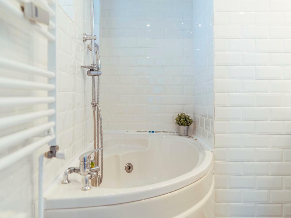 Parkview Apartment - Spectacular View & 2 Bedrooms ブカレスト エクステリア 写真